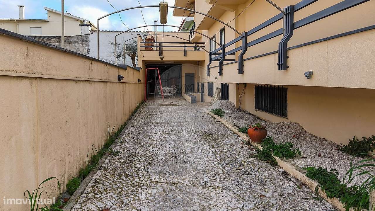 Moradia T6 para venda-44