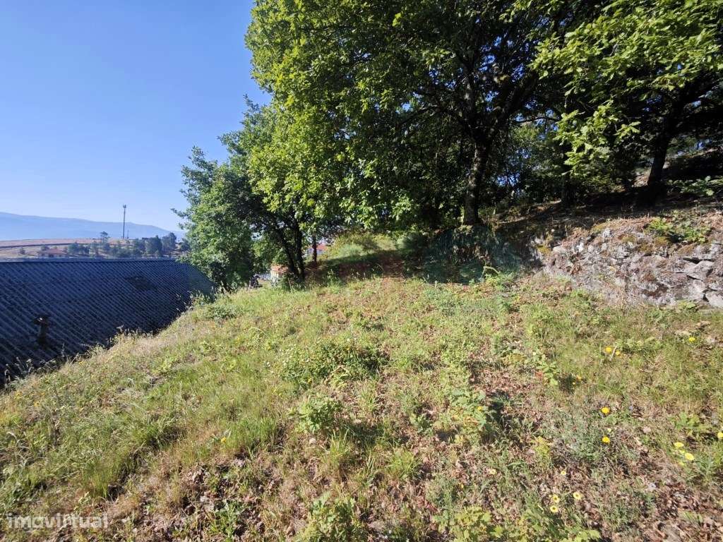 Moradia T3 com terreno em Vilar de Cunhas-32