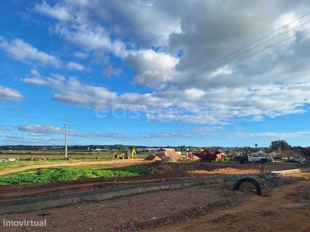 Lote com 529 m2 com projeto aprovado de moradia isolada - Grande imagem: 3/12