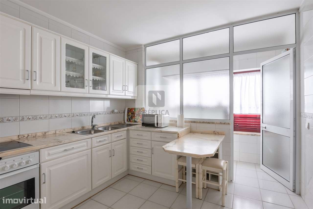 Apartamento T2 com varanda e Garagem em Matosinhos-15
