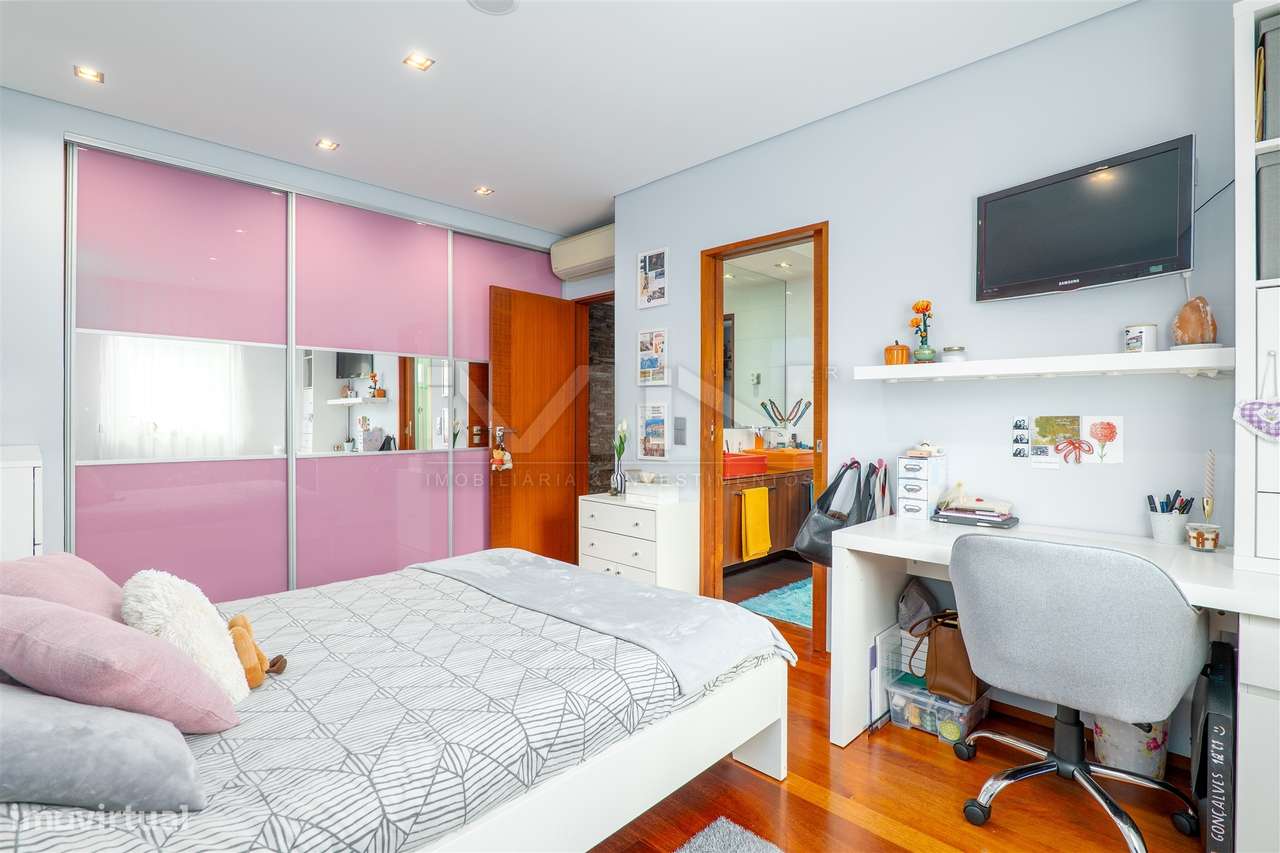 Moradia T3+1 - Exclusividade, Design e Conforto Superior-32