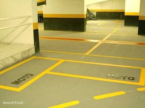 Lugares de estacionamento para motas (2,3 m2)