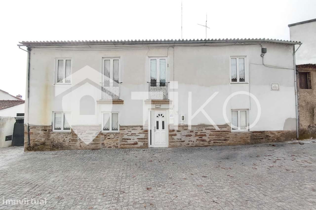 Moradia T5 Tradicional no Centro de Coja  – Ideal para Residência ou T-27