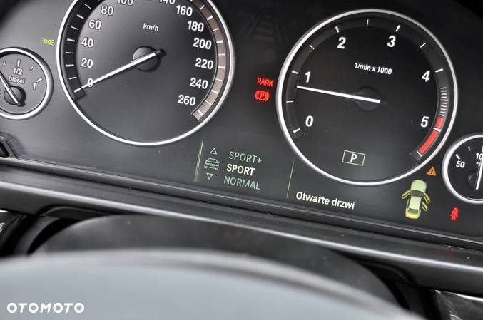 BMW Seria 5 520d Sport-Aut - 38