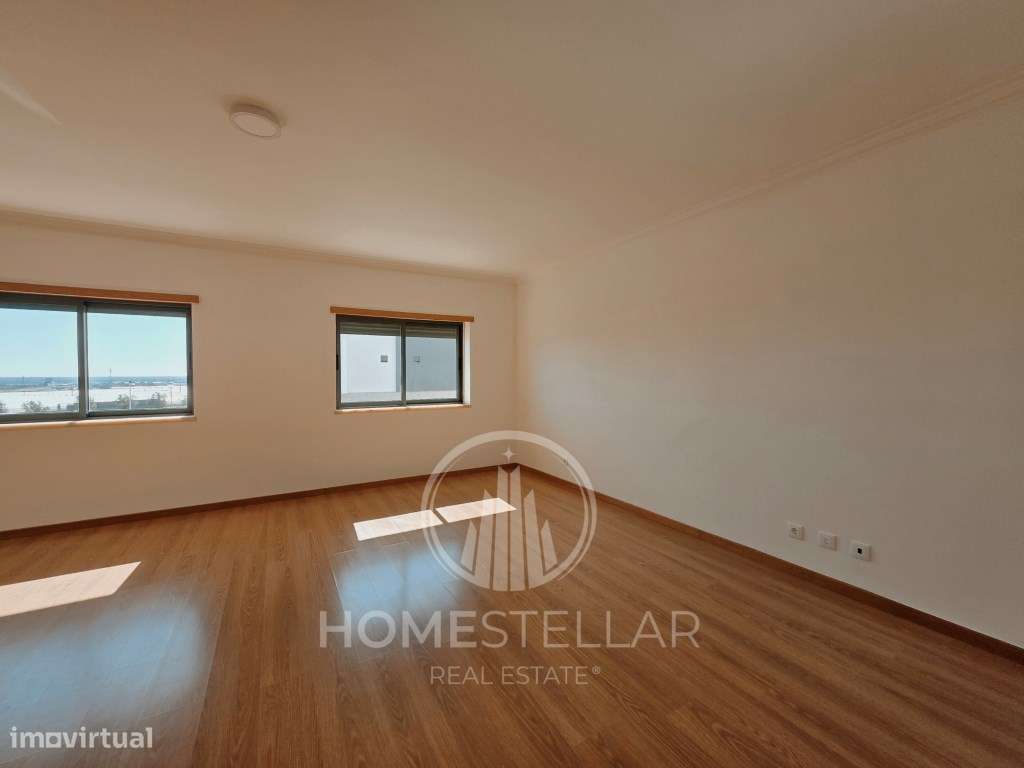 Apartamento T2 Atalaia com Arrecadação e Parqueamento-6
