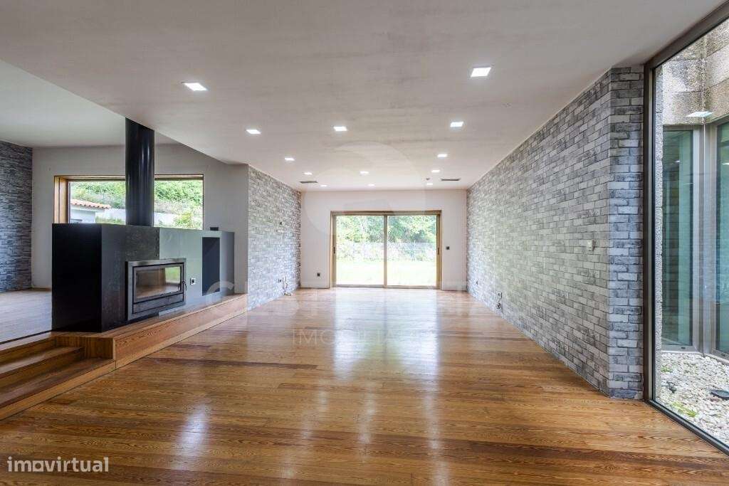 Moradia T4 Térrea de Luxo em Pedra com Terreno, Garagem e Levada Natur-6