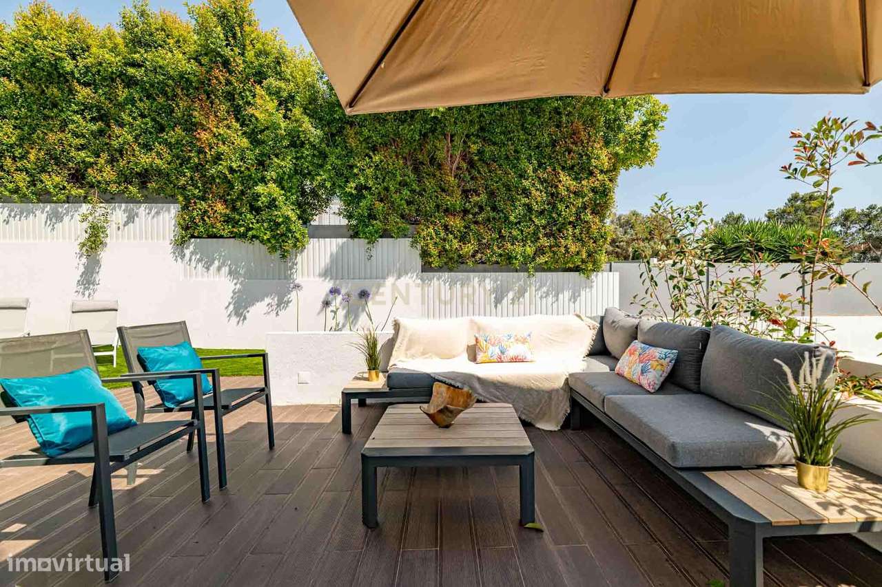Sofisticada moradia T5+1, remodelada em 2022, com área de churrasqueir - Grande imagem: 5/58