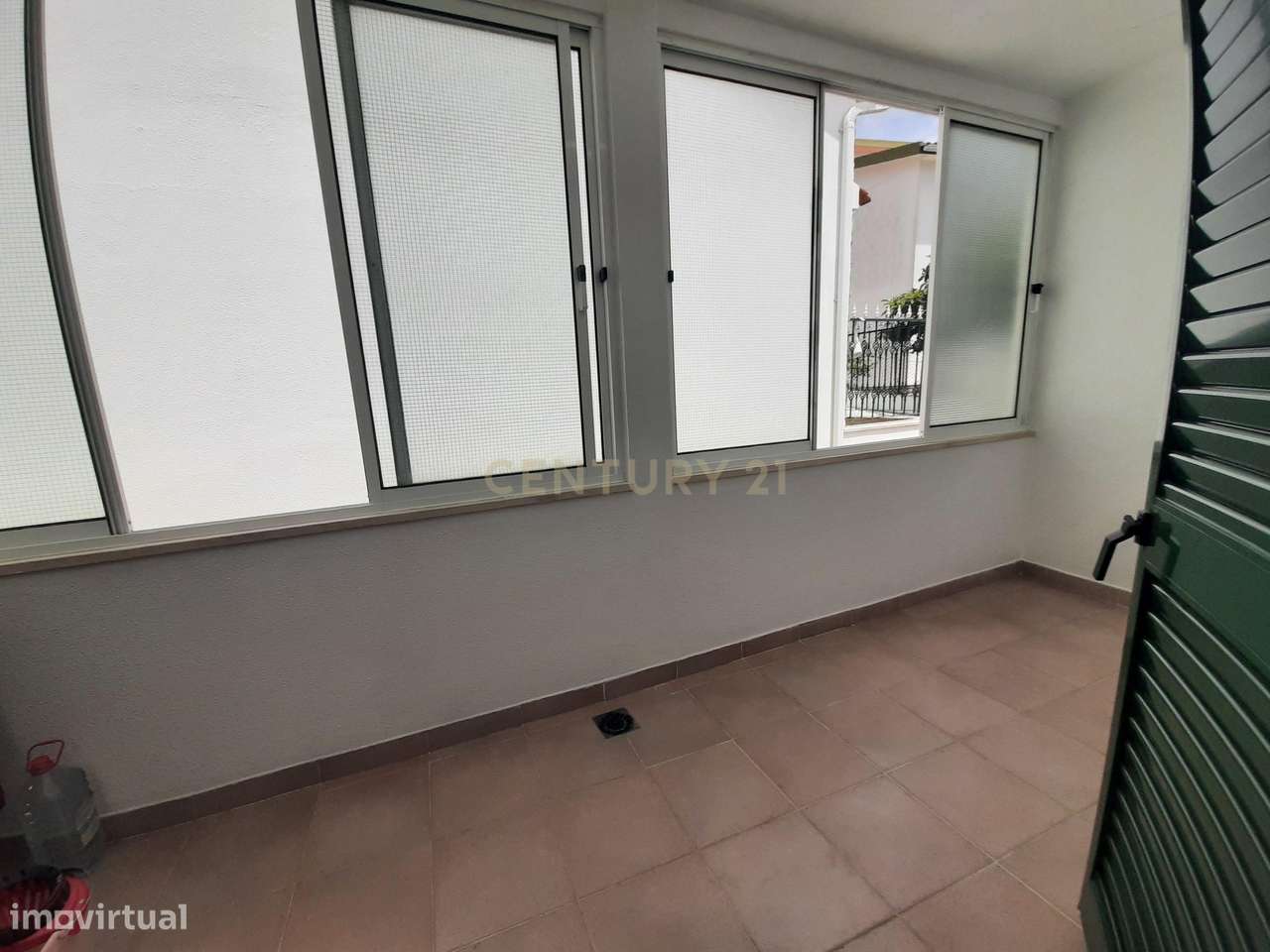 Espetacular Moradia T3 em Lousa com Garagem e Varandas-33