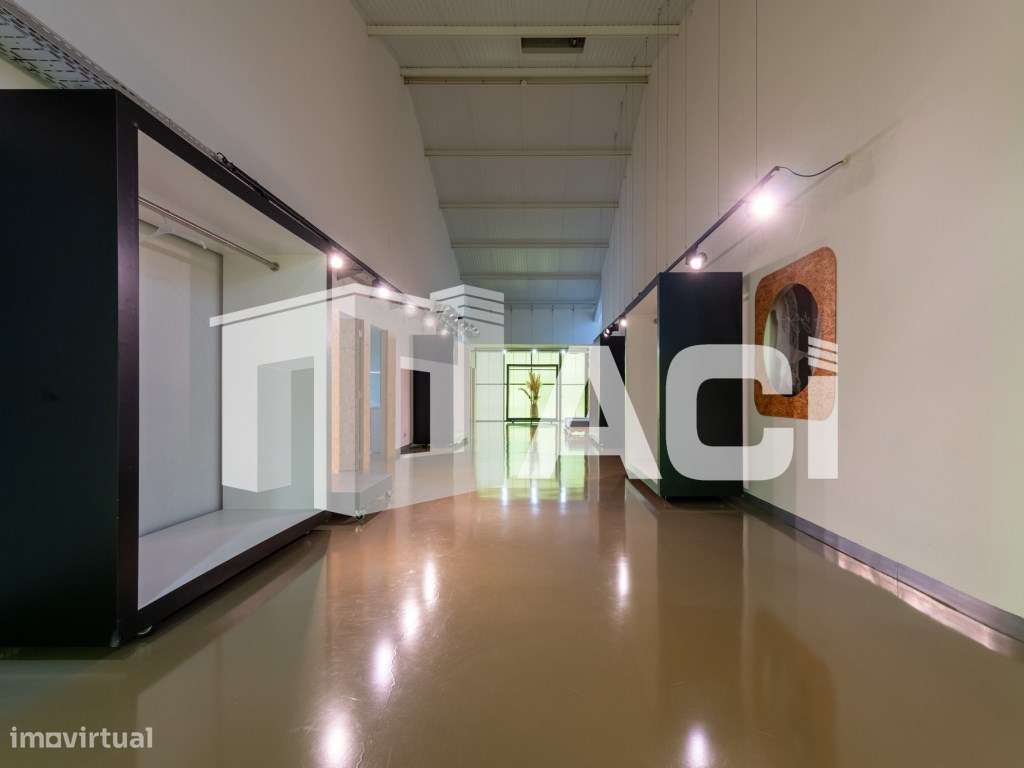 Armazém e Espaço Industrial de Excelência - 3 Pisos | Terreno de 5....-18