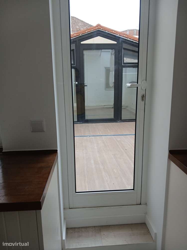 T2+1 Remodelado com Logradouro no Centro de Oeiras-15