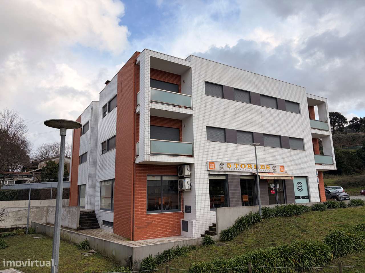 Loja com 99m2 em Rebordões, Santo Tirso - Grande imagem: 2/3