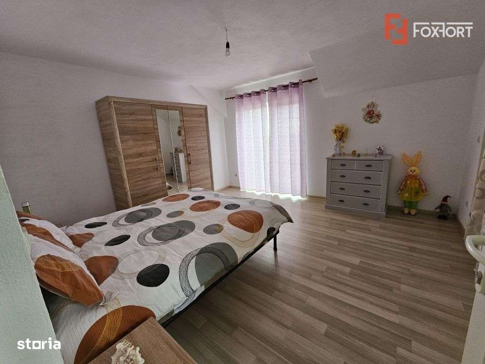 Casa individuala cu 7 camere, spatioasa in Sofronea-14