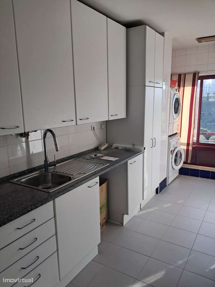 T3 c/130 mts2 Varandas, Garagem, Piscina e Arrecadação - Grande imagem: 5/22