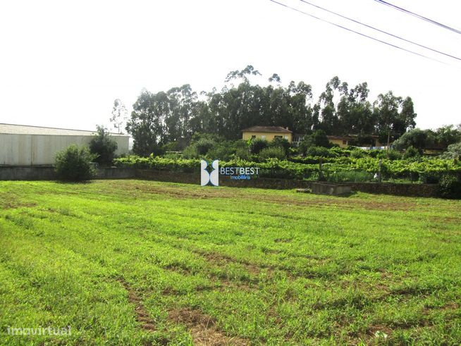 DUAS MORADIAS PARA RESTAURO,MAIS  TERRENO ( 3 ART.MATRICIAIS ),JUNTO C-45