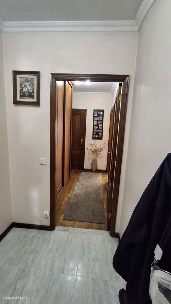 Apartamento T3 com garagem e terraço em Maia-6