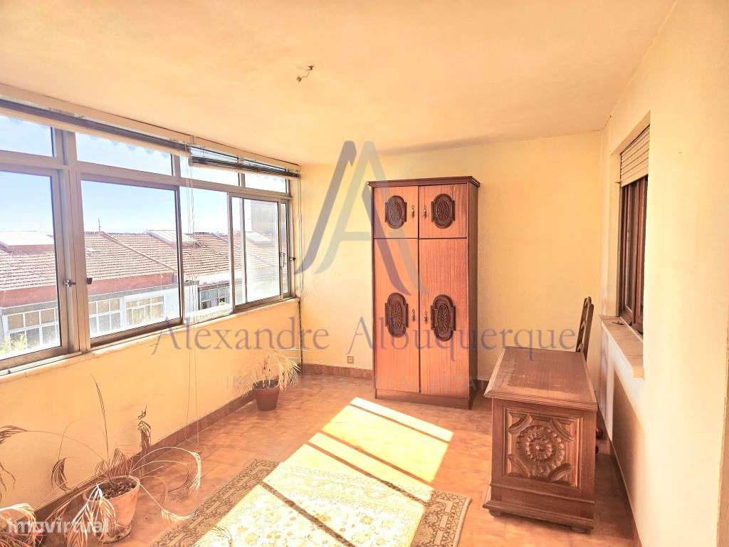 Apartamento T1 com vista Rio no Centro de Almada-7