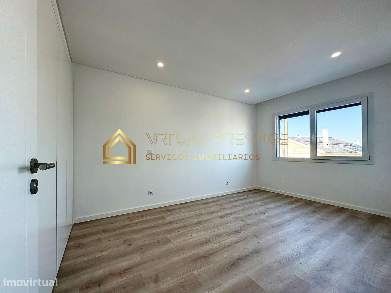 Moradia T4 nova com piscina e garagem – Charneca da Caparica-9