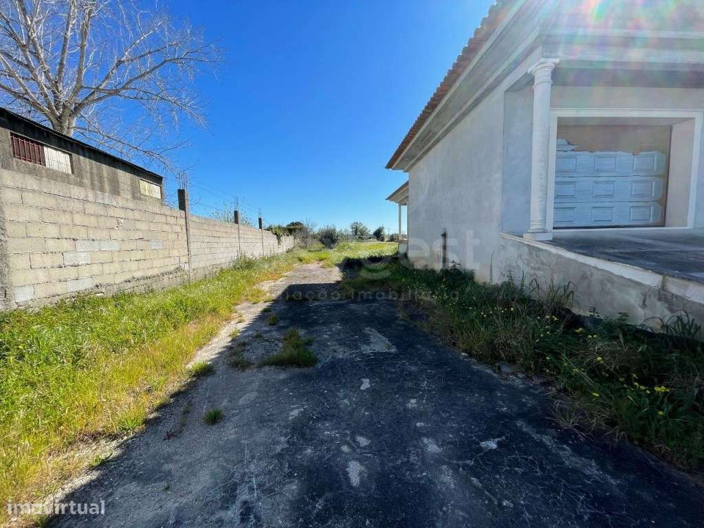 Moradia T5 localizada em Lamarosa, São Martinho de Árvore, a 15 min... - Grande imagem: 4/28