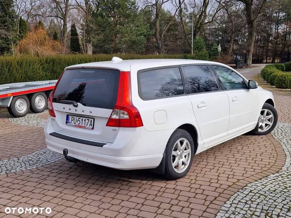 Volvo V70 D5 Momentum - 4