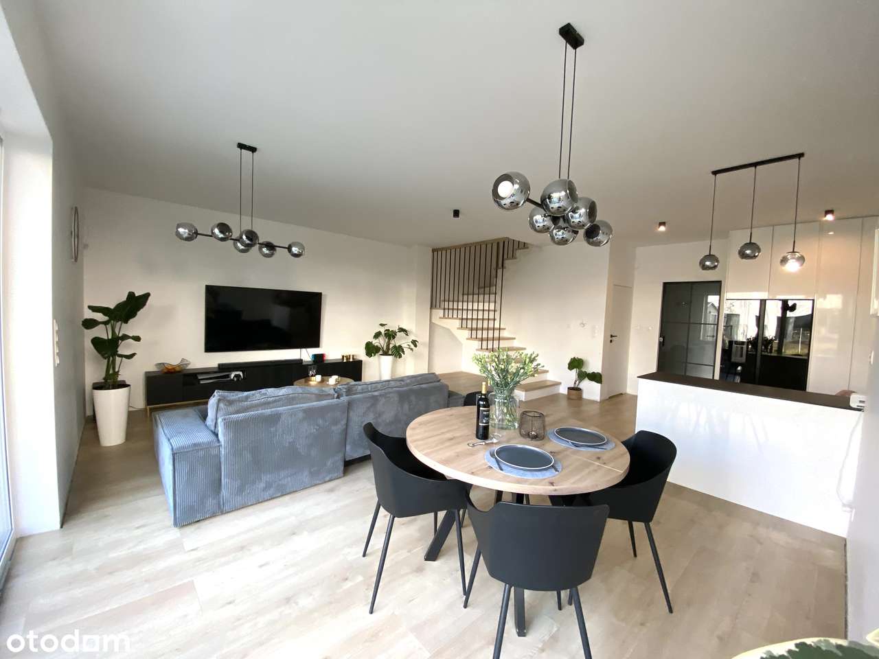 Przestronny dom dla rodziny w Złotnikach, 4 sypialnie, wysoki standard - Pełny obrazek: 2/18