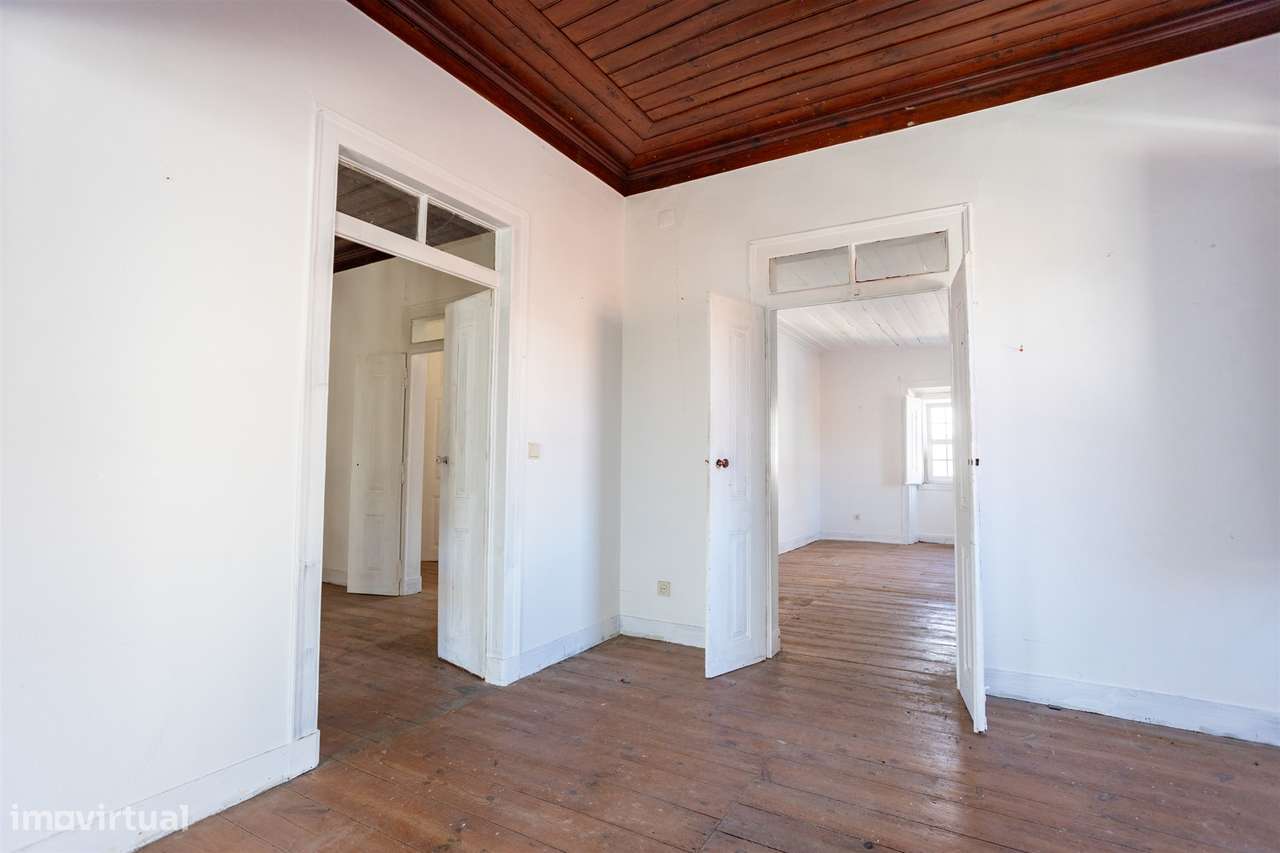 Moradia histórica T6 com piscina e anexo – centro de Salvaterra de Mag-16