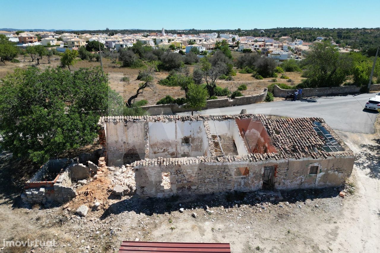Quinta com 2,3ha e ruína na Quinta do Rogel, Alcantarilha, Algarve, Po