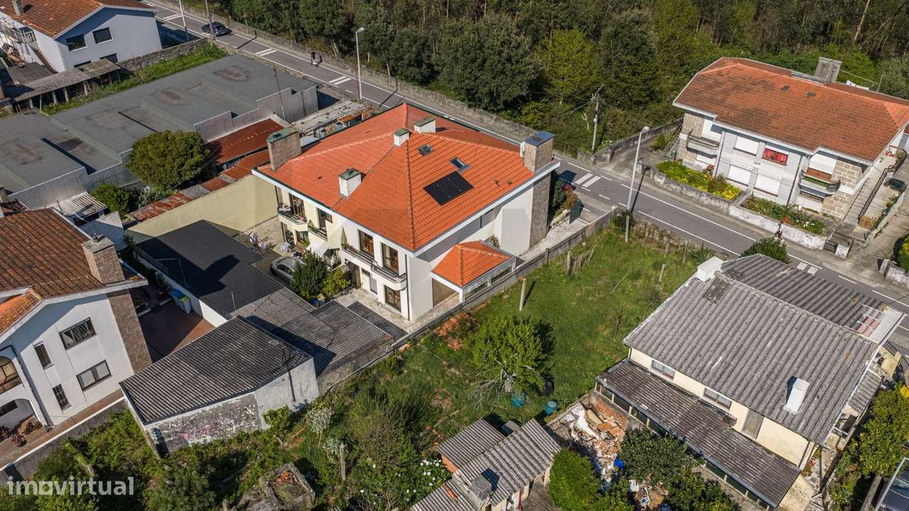 Moradia T4 + 1 c/ garagem no centro de Gueifães - Grande imagem: 2/42