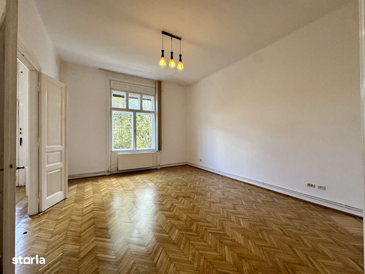 Vand apartament 3 camere, ultracentral, Piata Mica-0