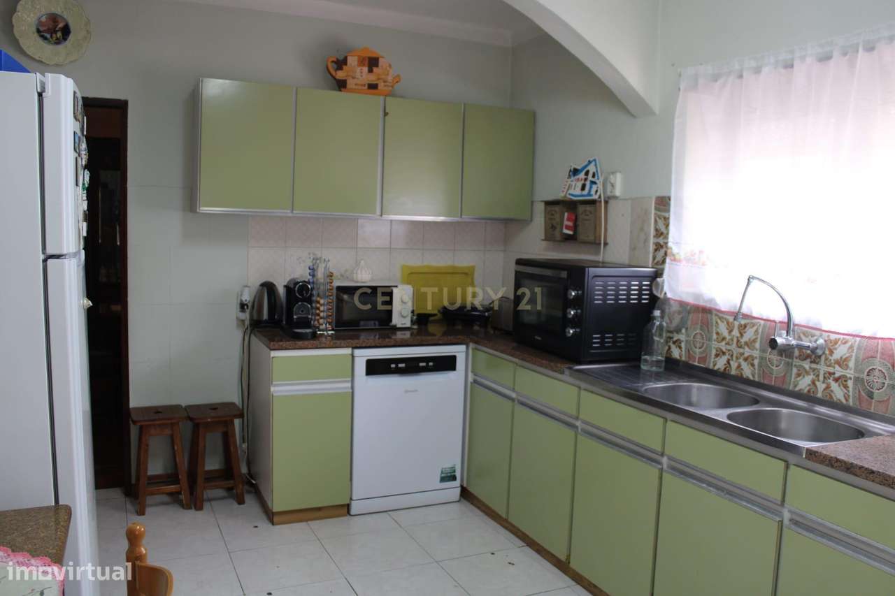 Moradia T3 perto da praia de elevado potencial.-27