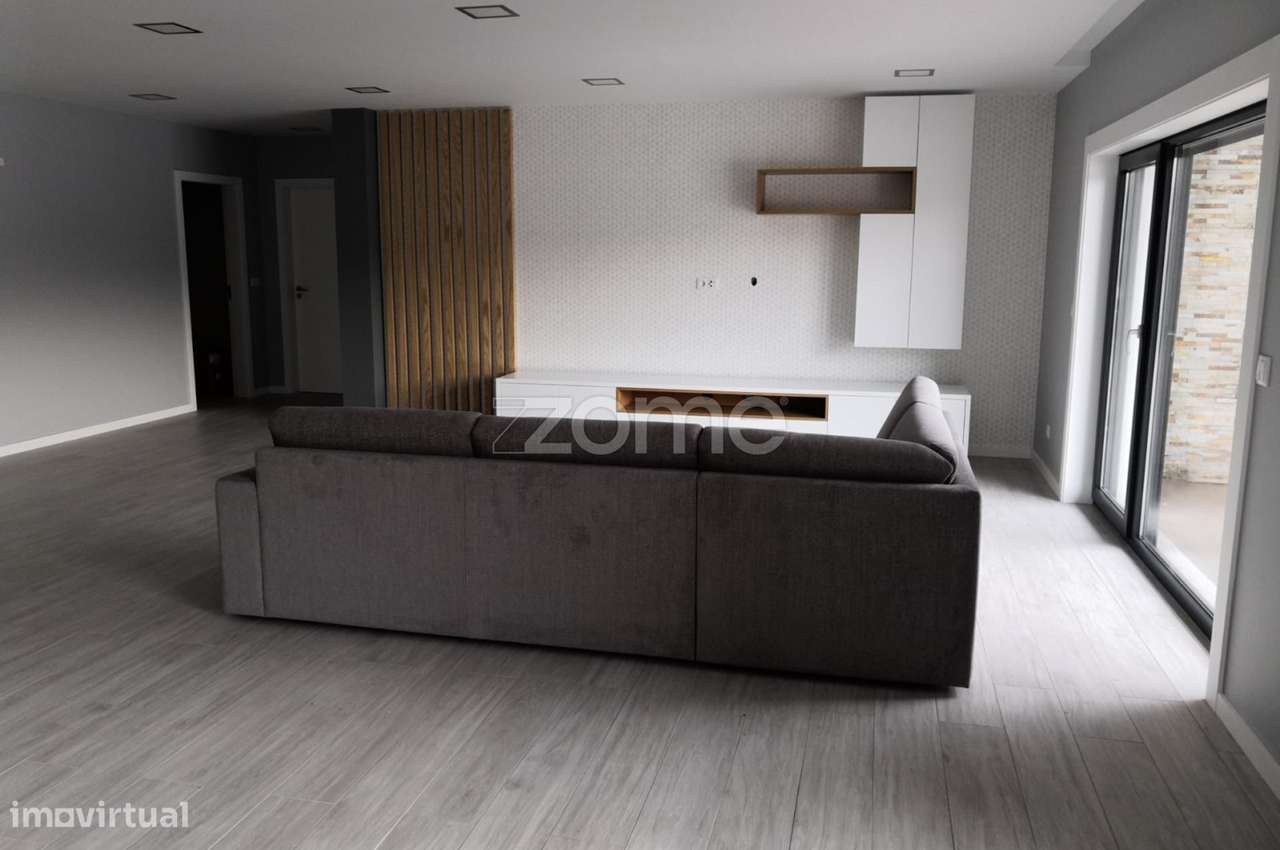 Moradia Térrea V3 com Piscina, Garagem e Terreno de 1.990 m² – Bust...-28