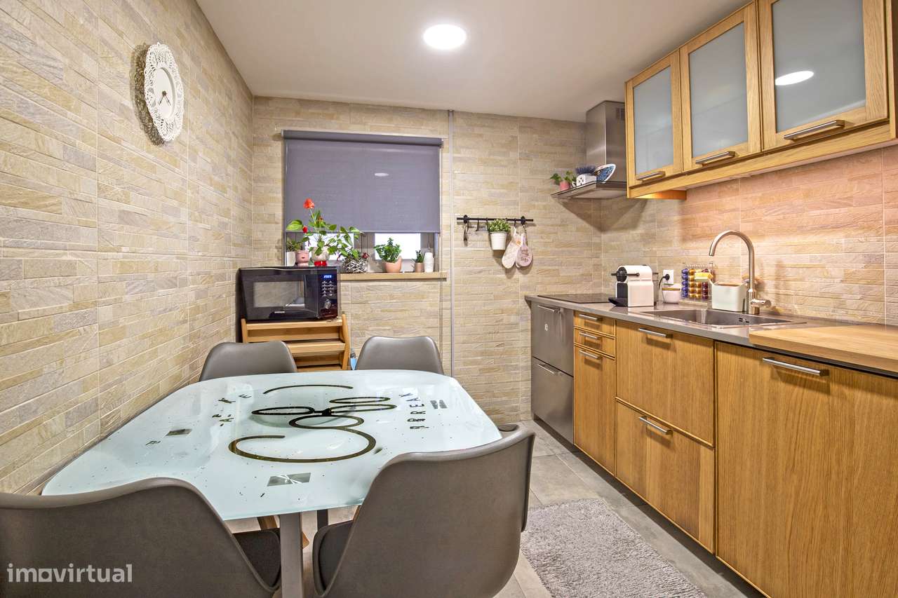 Prédio T2 na vila de Sesimbra a poucos metros da praia-11