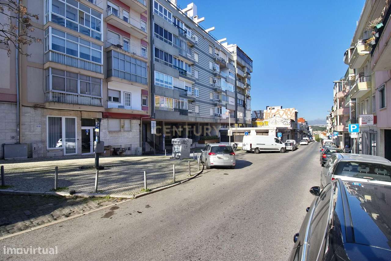 Apartamento T6 com Terraço e Vista 360º em Campolide - 314m²-39