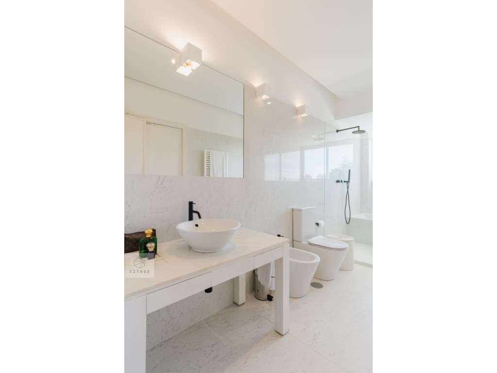 Moradia com vista mar no centro do Estoril-22