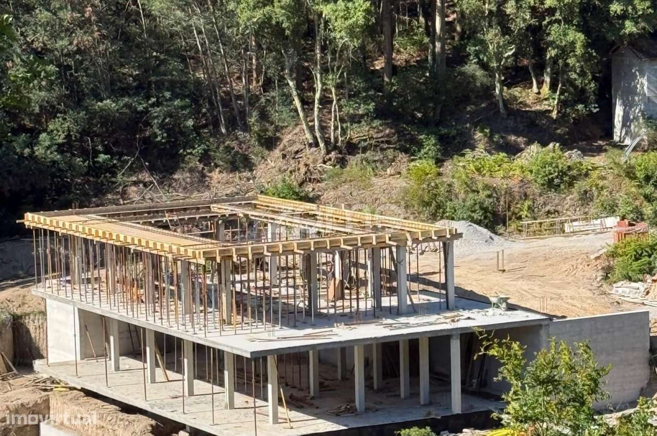 Moradia T3 em contrução no Gerês-8