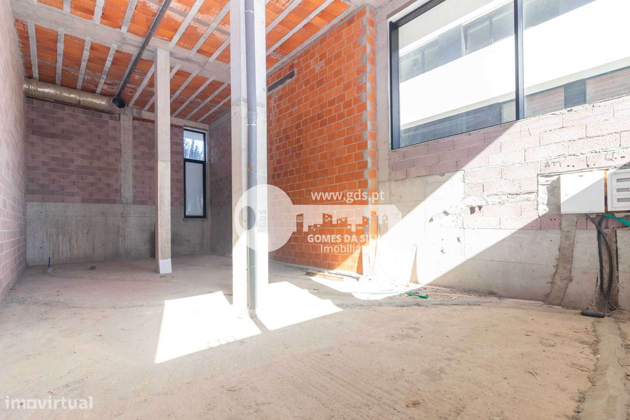 Loja sita em São Pedro da Cova com 95m2 com garagem - Grande imagem: 4/22