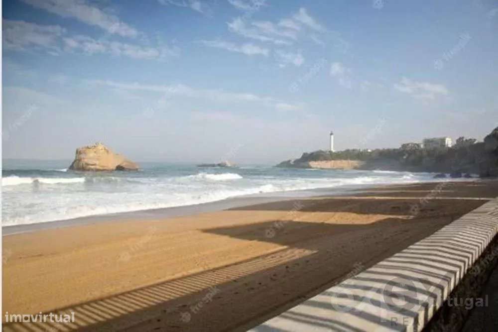 TERRENO 1ª LINHA DE MAR PARA CONSTRUÇÃO DE MORADIA DE 4 FRENTES À PRAI - Grande imagem: 3/17