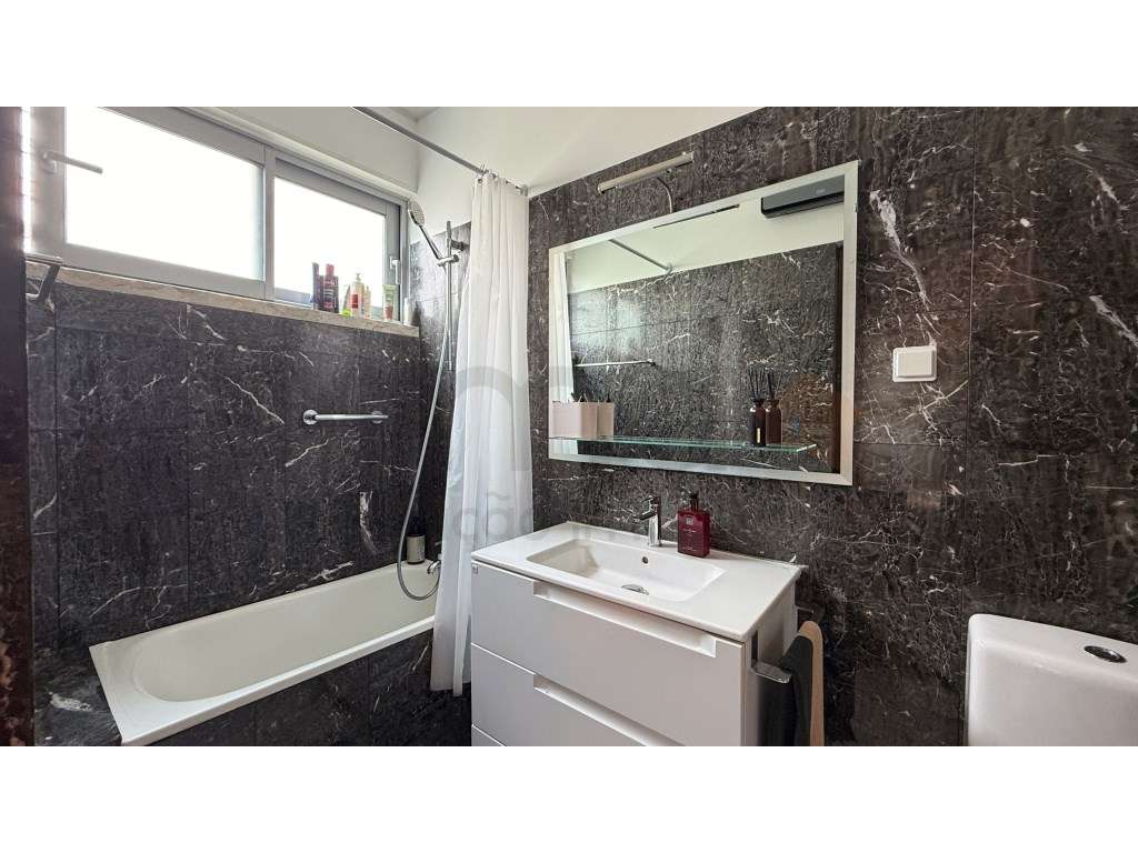 Apartamento T4 em Miraflores-36