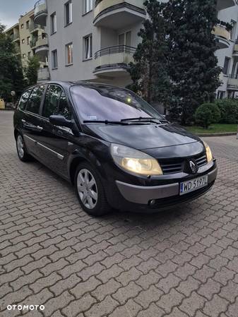 Renault Grand Scenic - 1