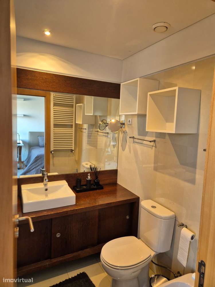 Suite c/ WC Privativo e Varanda junto ao Hospital de S. João - Grande imagem: 5/6