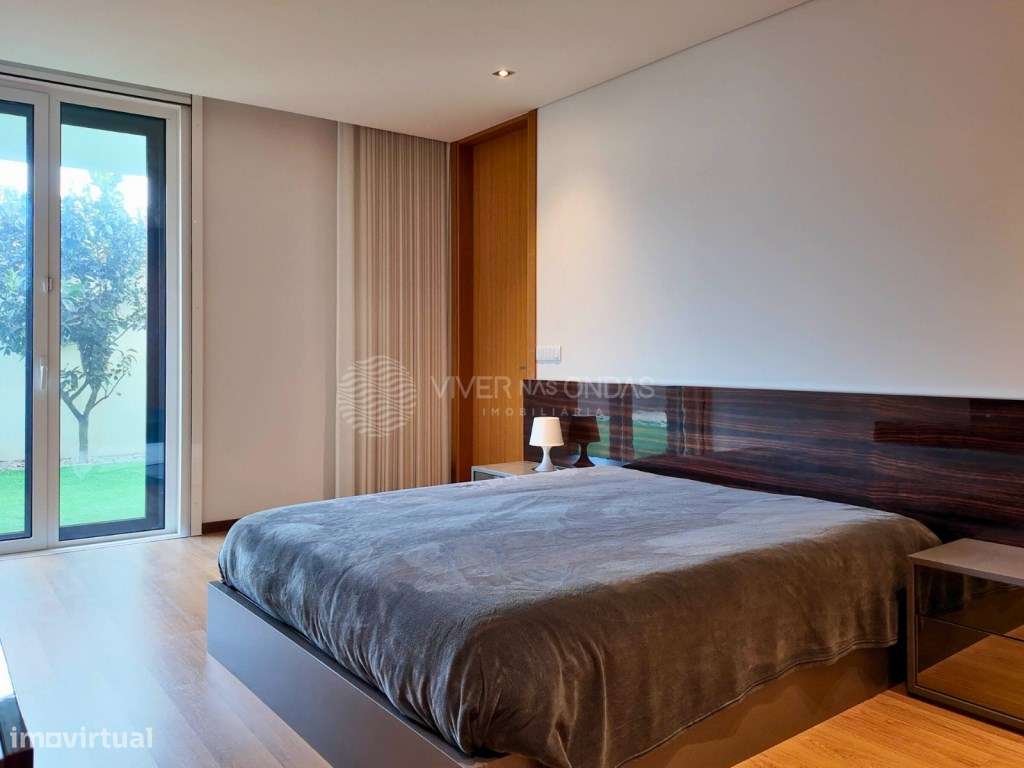 Luxuosa Moradia com 548 m2 - Premium com Piscina - 25 minutos do PORTO-16