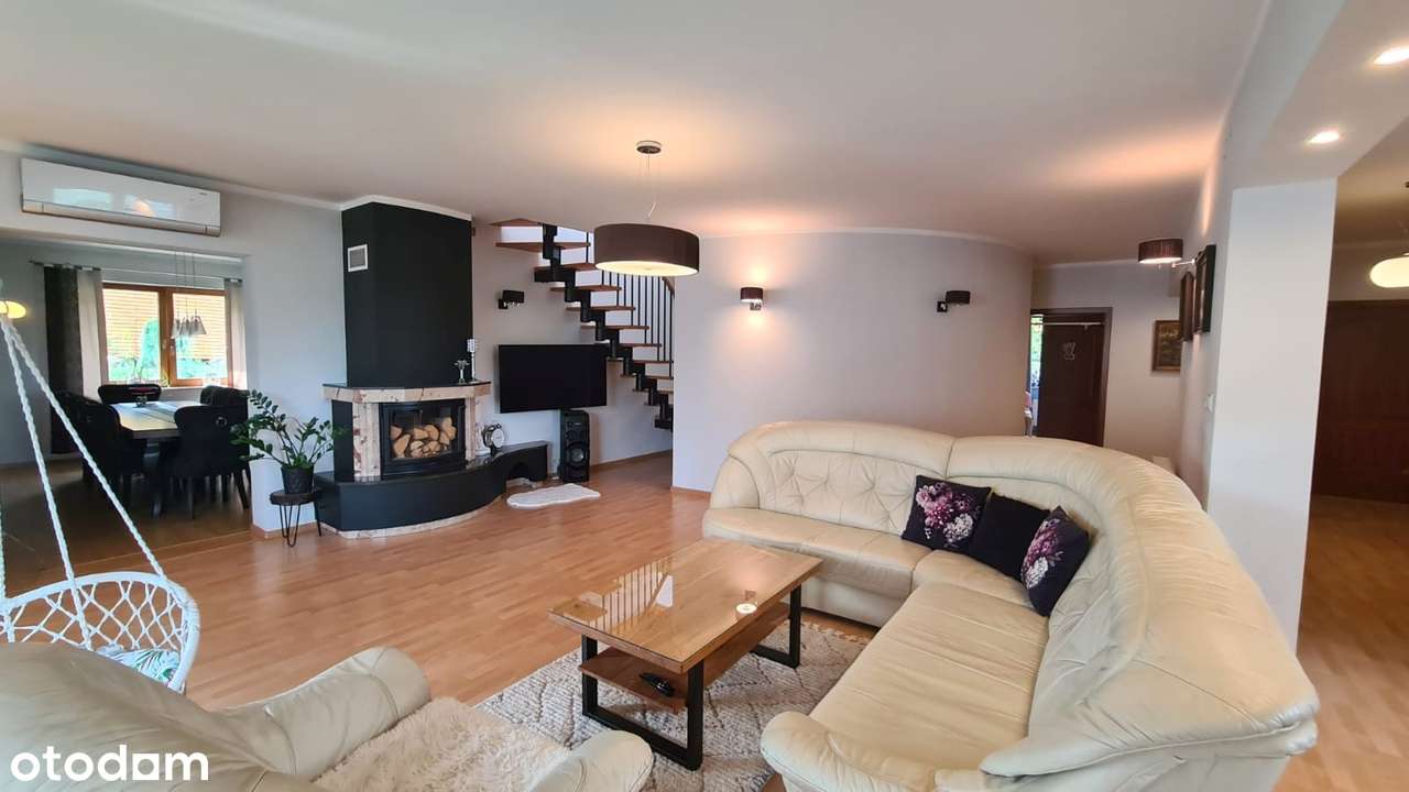 Dom z pięknym ogrodem w malowniczej okolicy-9