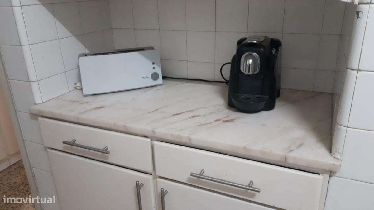 Quarto - localizado em Baixa Coimbra - Grande imagem: 5/11