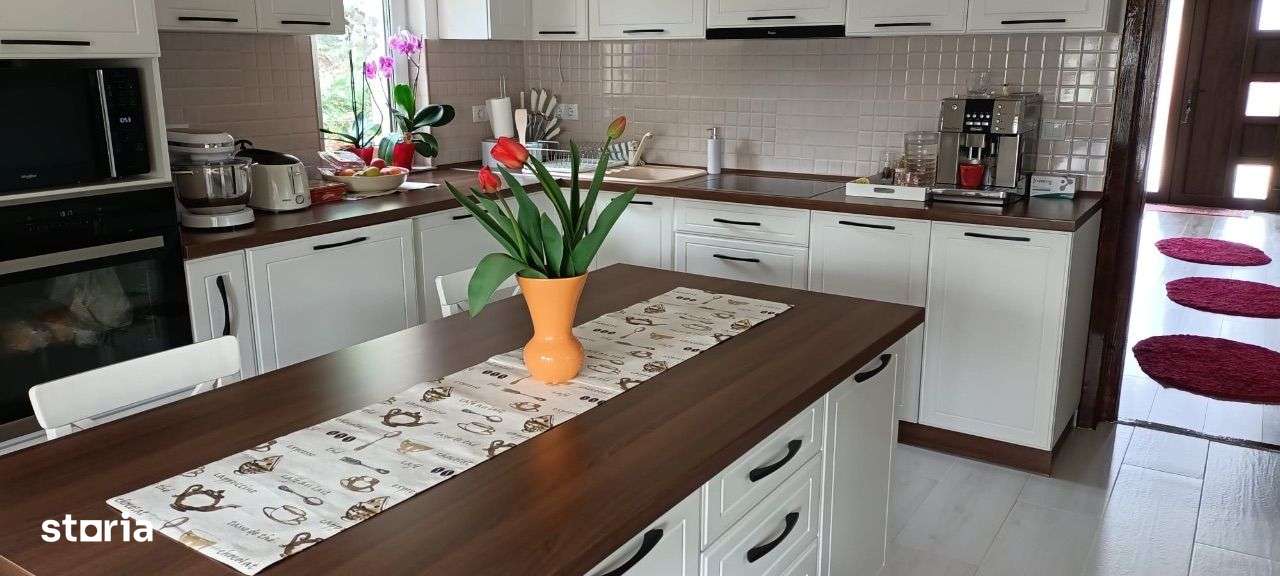 Casă complet mobilată, cu 2 garaje 10 ari de teren , Crasnei - Imagine principală: 5/8