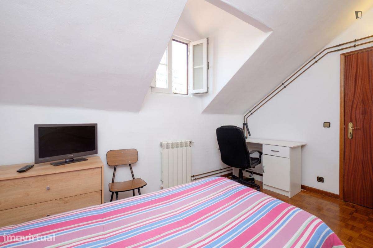 Quarto - localizado em Montes Claros Coimbra - Grande imagem: 4/7