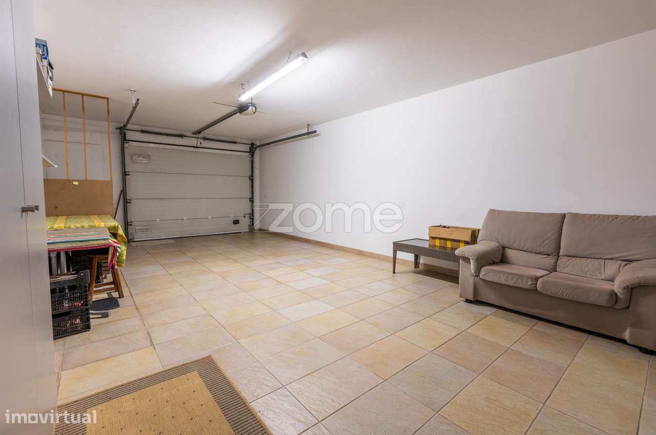 Moradia Geminada T3 em Aldão-34