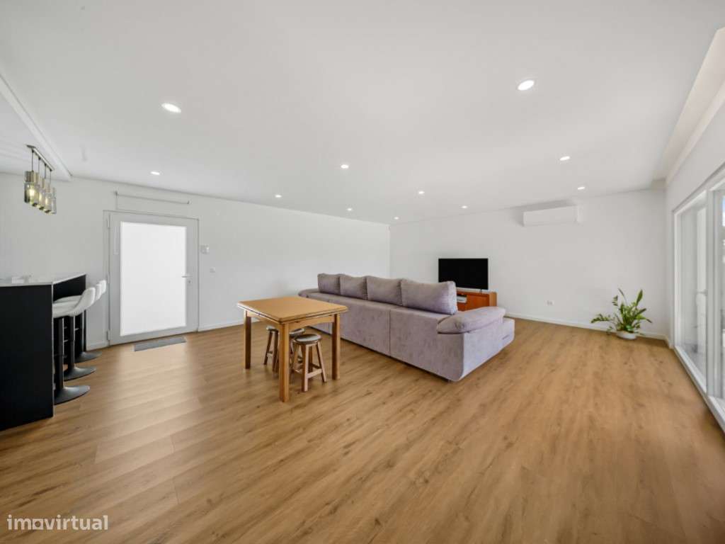 Moradia T3 Isolada com Piscina-8