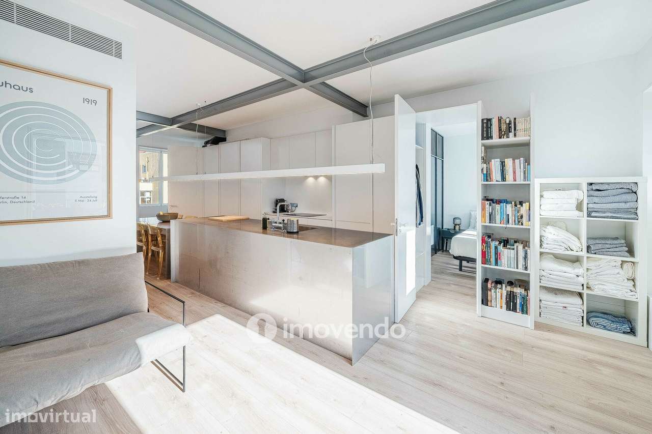 Apartamento T2 com cozinha equipada e mobilado, nas Amoreiras-11