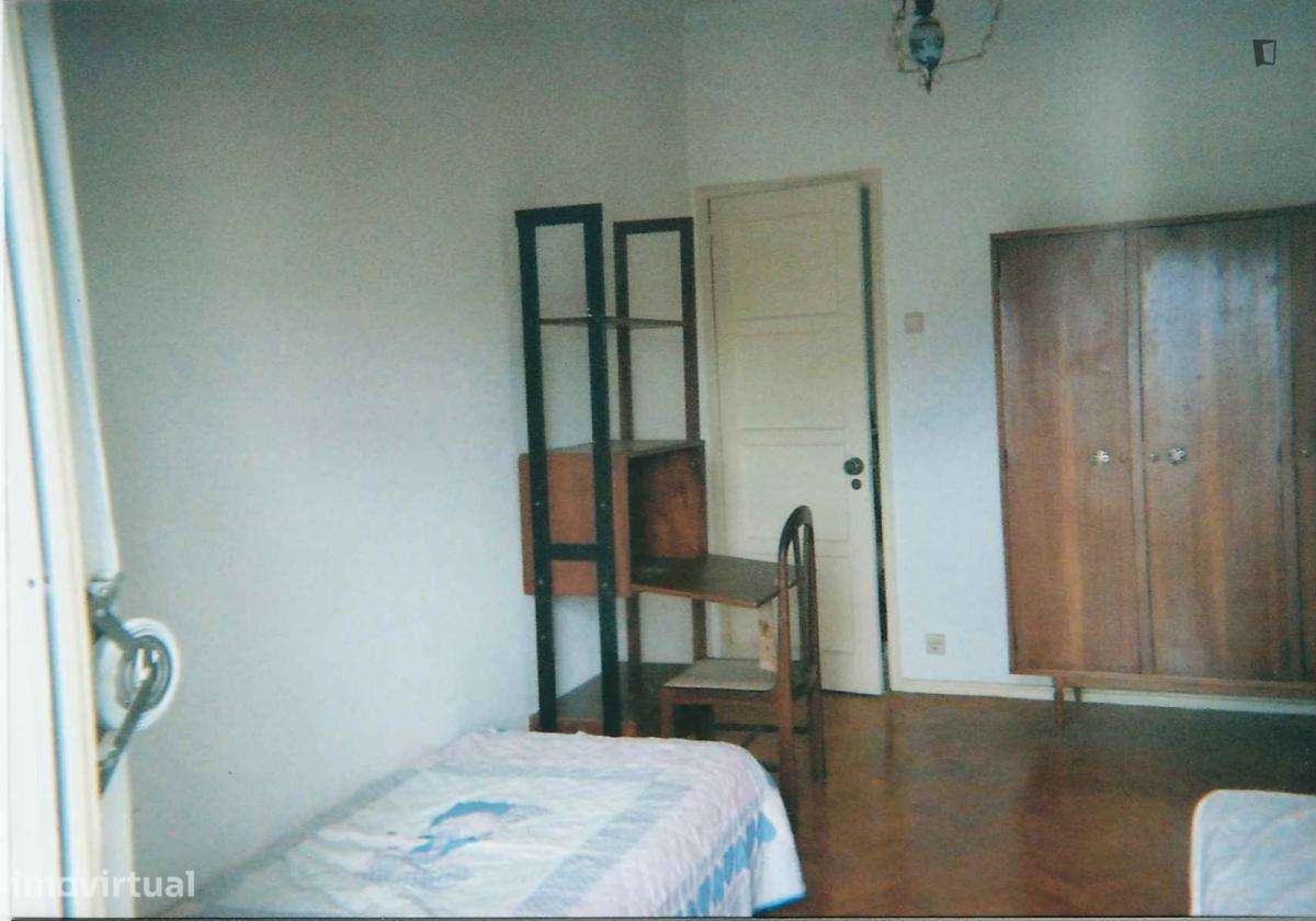 Quarto - localizado em Almada Lisbon - Grande imagem: 5/10