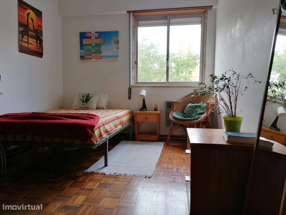 Quarto - localizado em Benfica Lisbon - Grande imagem: 4/10