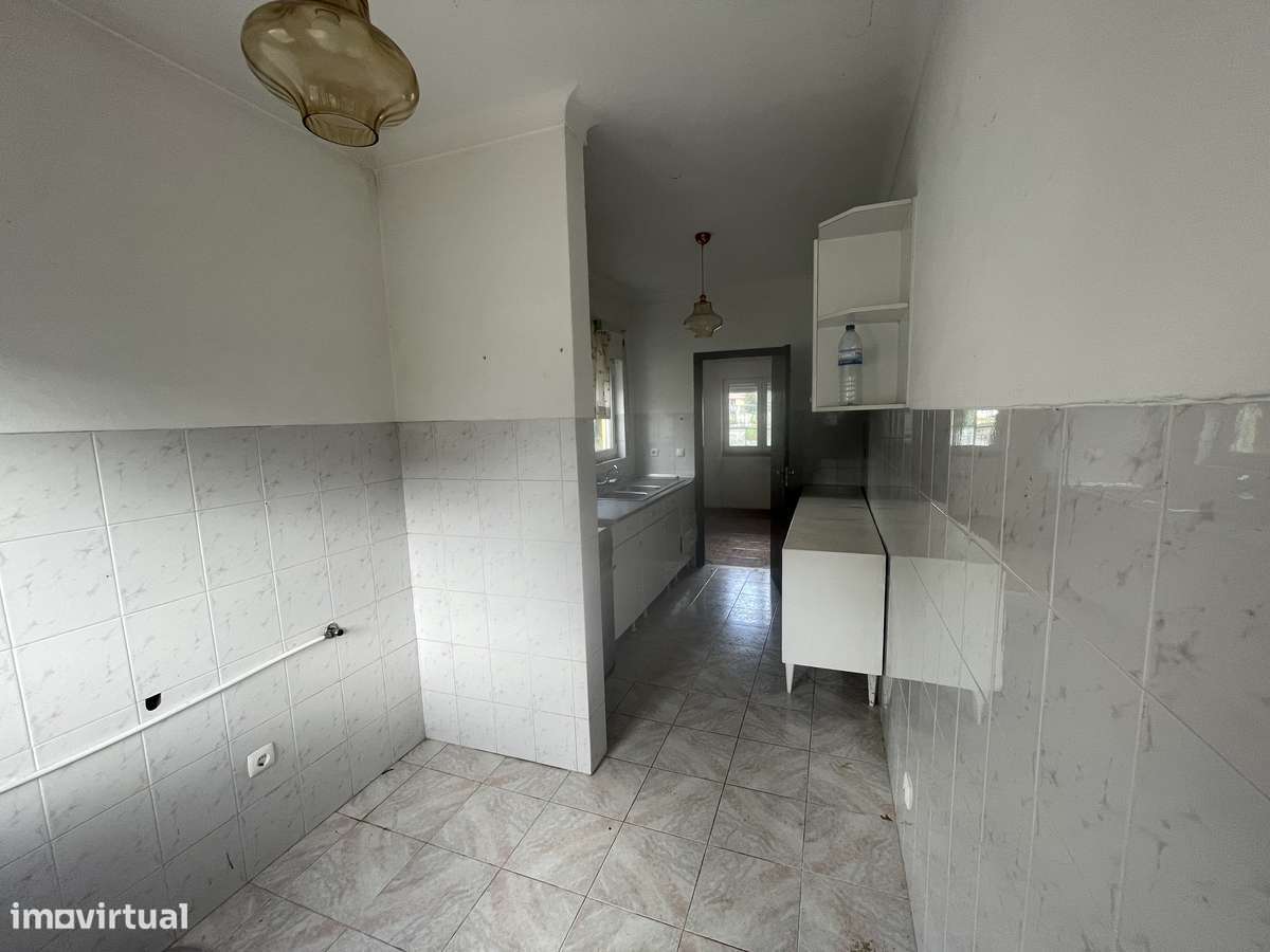 Moradia com 320m² de terreno e potencial incrível.-6